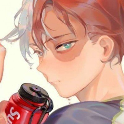 男子爬山摔倒反救了自己一命